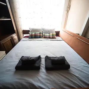  Hostal Traditional In Eixample
